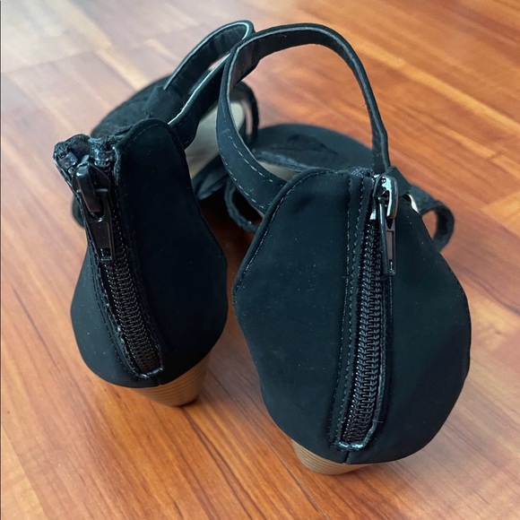 Cute Black Sandals - Picture 2 of 4
